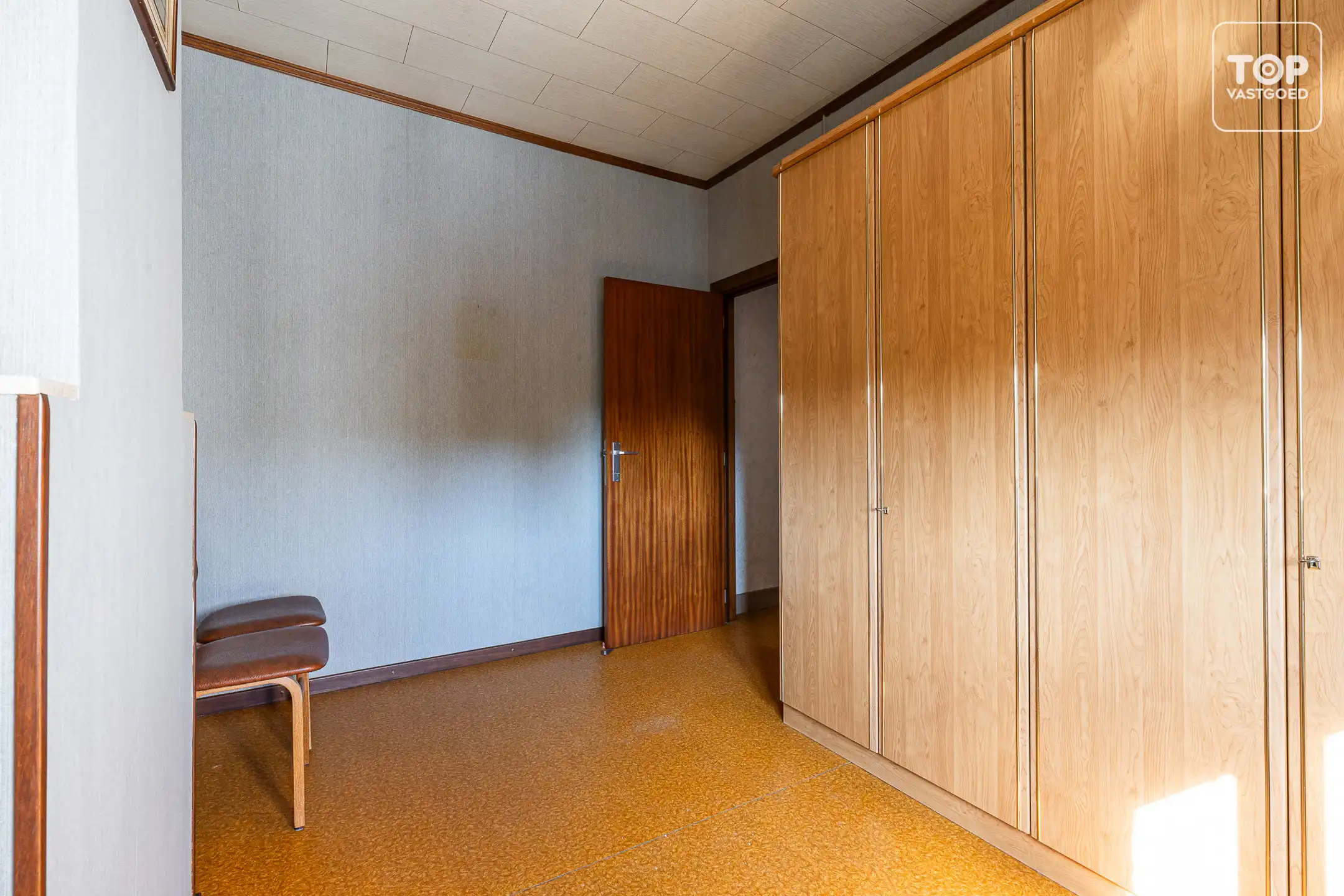 Te renoveren woning met 3 slaapkamers, tuin en grote zolder foto 15