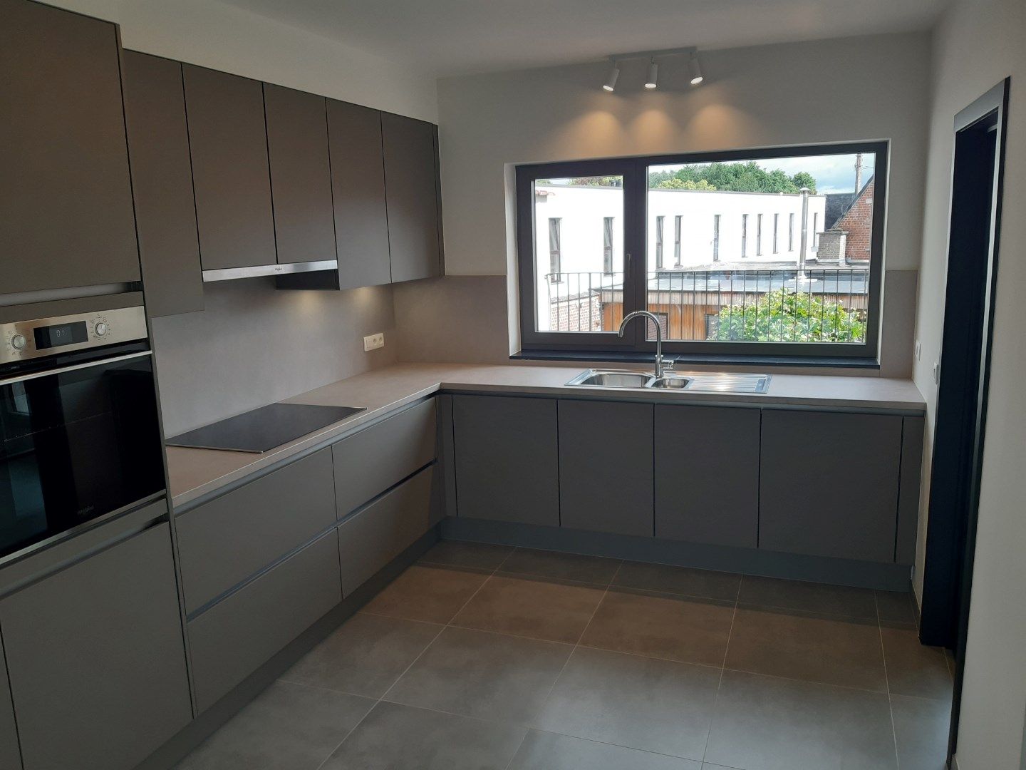 Exceptioneel wonen met zicht op de Gaverse Markt.  foto 7