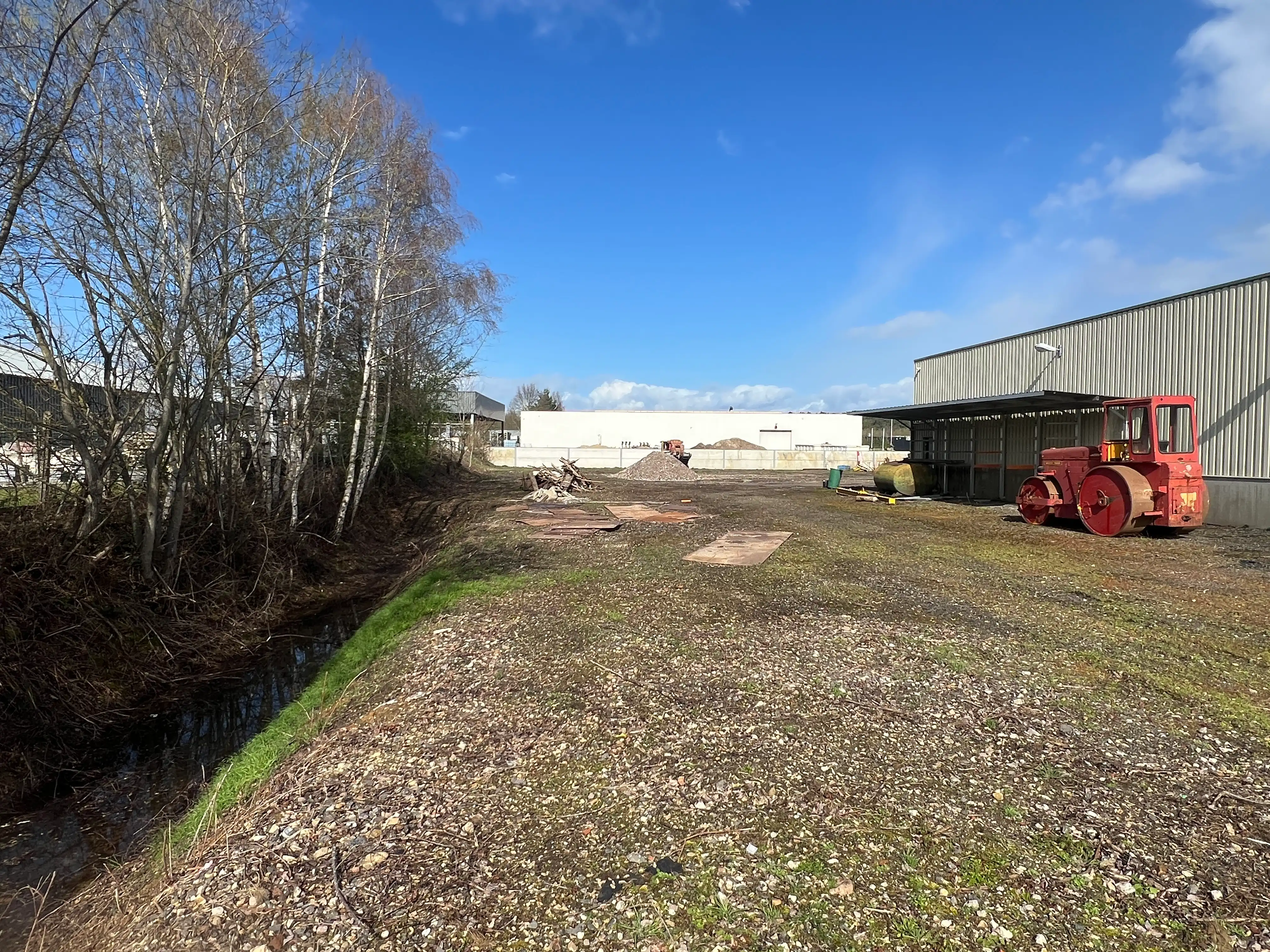 Bedrijfsgebouw te koop in Oudsbergen met buitenopslag foto 18