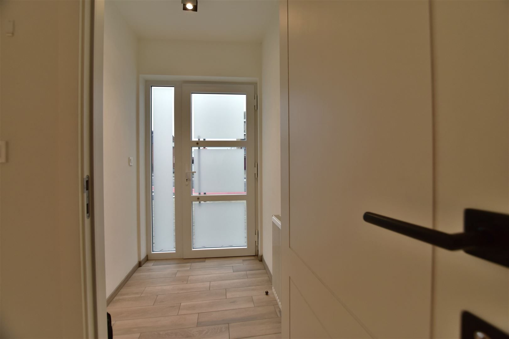 Instapklaar gelijkvloers appartement met koer en garage vrijstaande.  foto 19