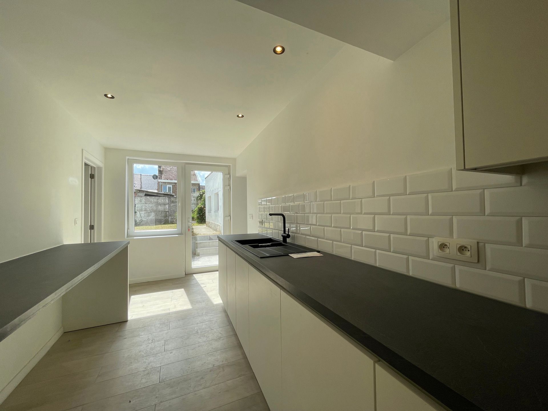 Vernieuwd 2-slpk appartement met tuin in centrum Herzele foto 7