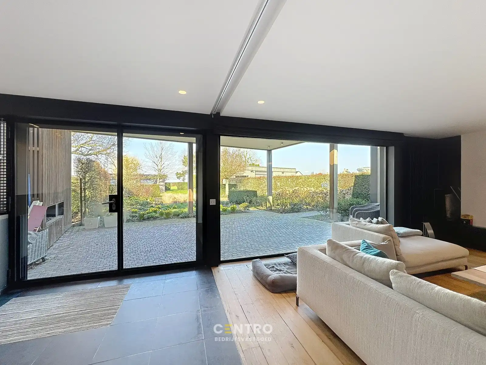 Luxueuze woning (4 slpks) + ruime showroom (of winkel, praktijkruimte, diensten, vrij beroep,...) met kantoor te Hooglede! foto 15