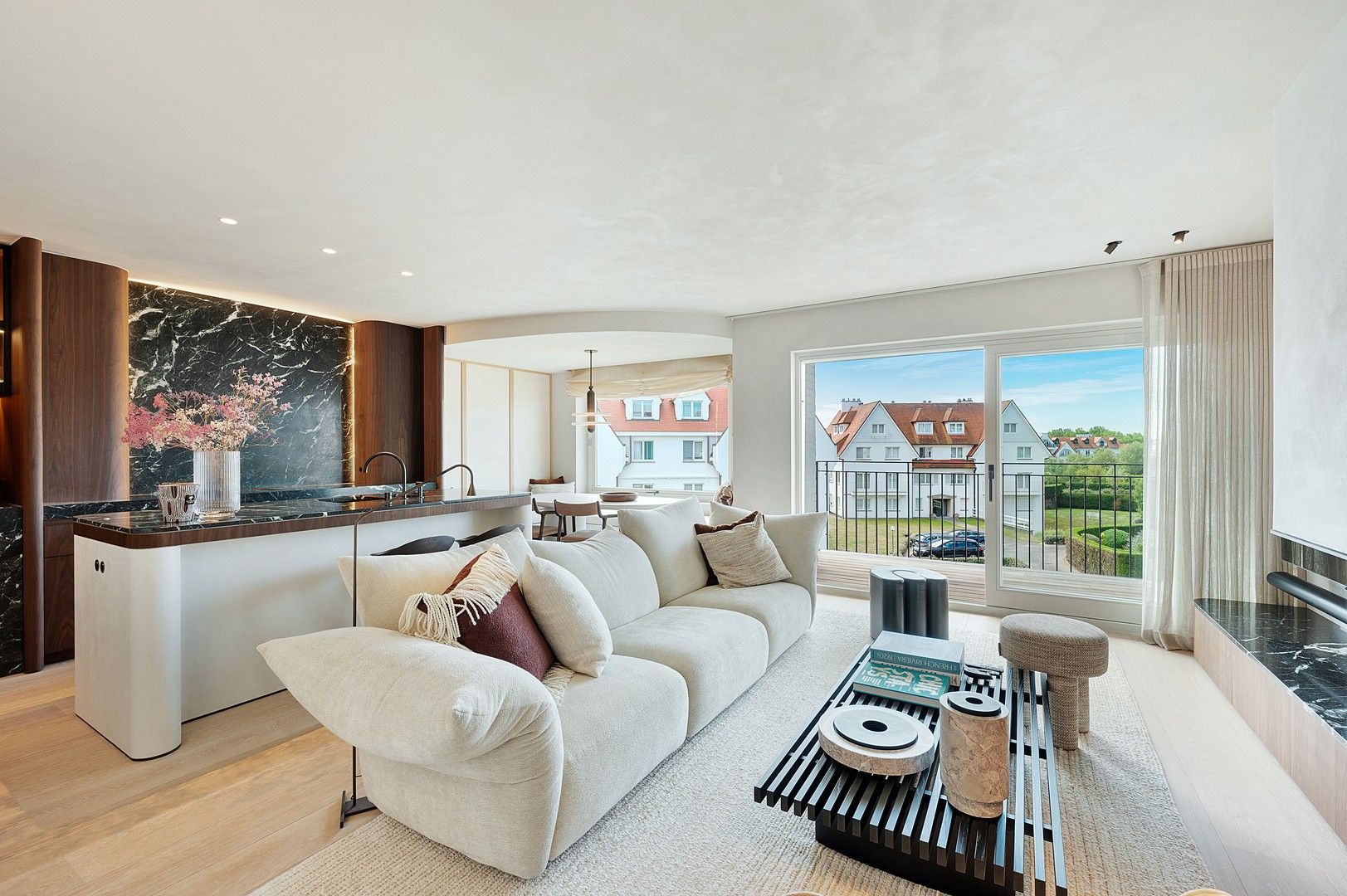 Prachtig appartement in het Zoute op enkele stappen van de zee en de wandeldijk. foto {{pictureIndex}}