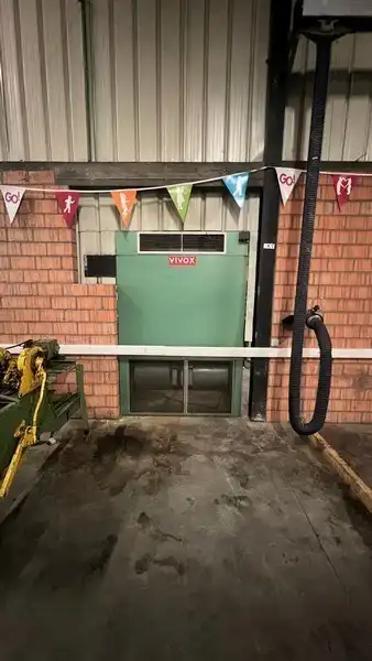 Verwarmd magazijn met kantoren te huur in Industriepark-Drongen foto 9