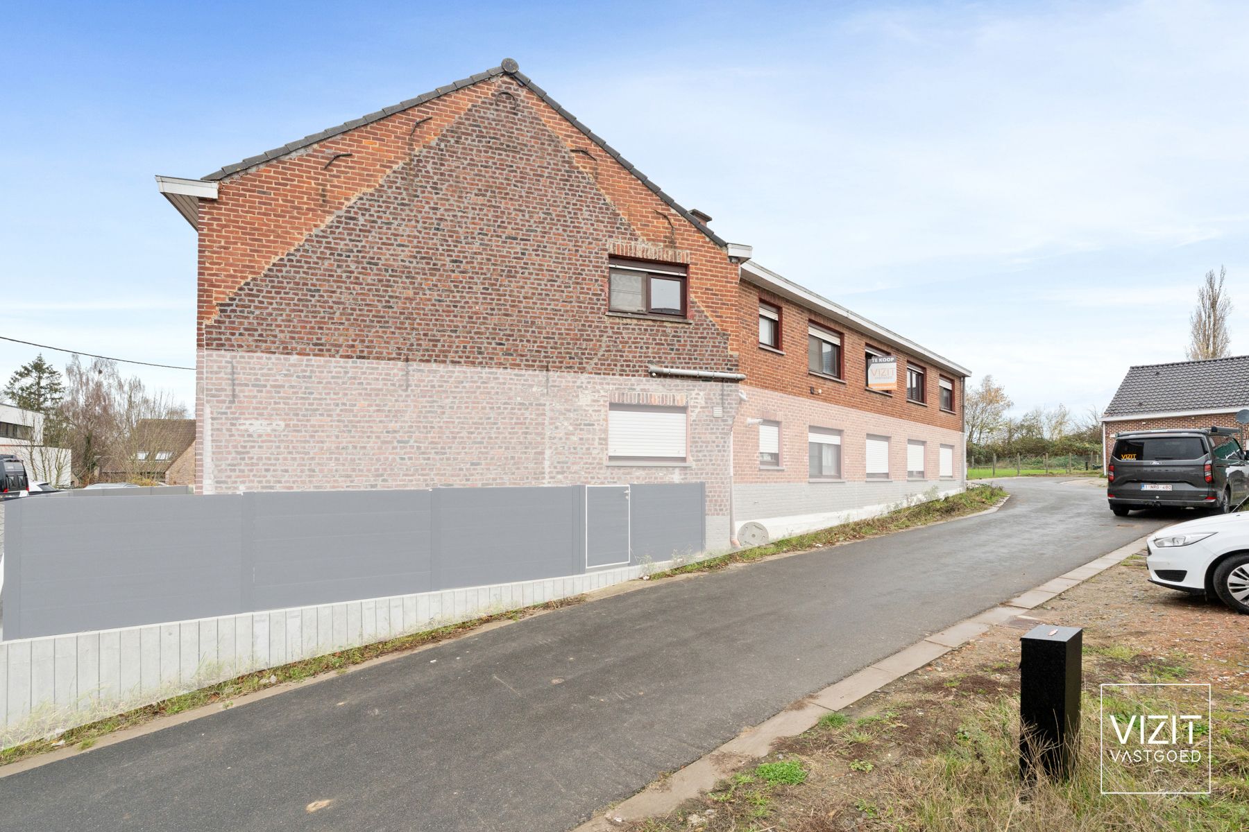 Zeer ruim appartmenet met 3 slaapkamers en parkeerplaats foto 2