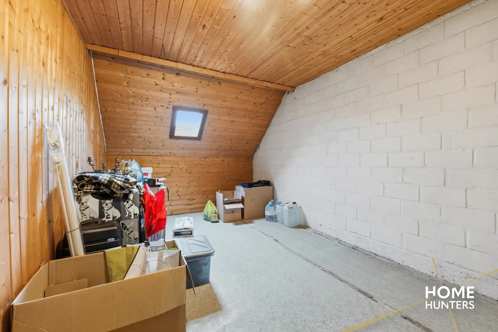 Te renoveren woning met 3 slaapkamers en ruime garage in Vlamertinge foto 14