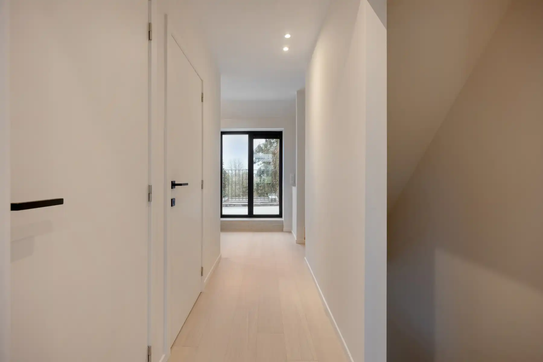 Stijlvol gerenoveerde woning met 3 slaapkamers  foto 15