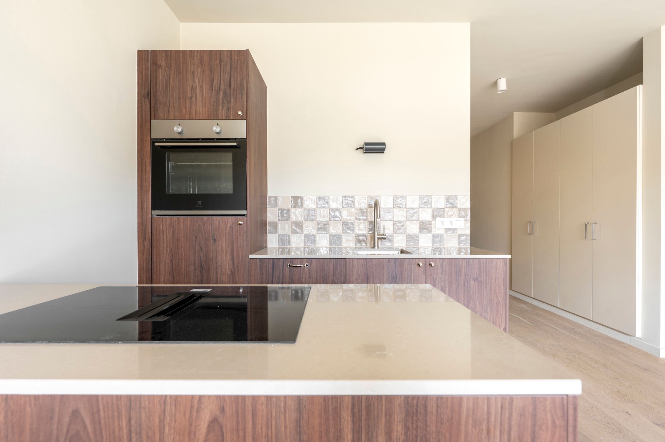 ANTWERPEN - Gerenoveerd appartement op toplocatie foto 2