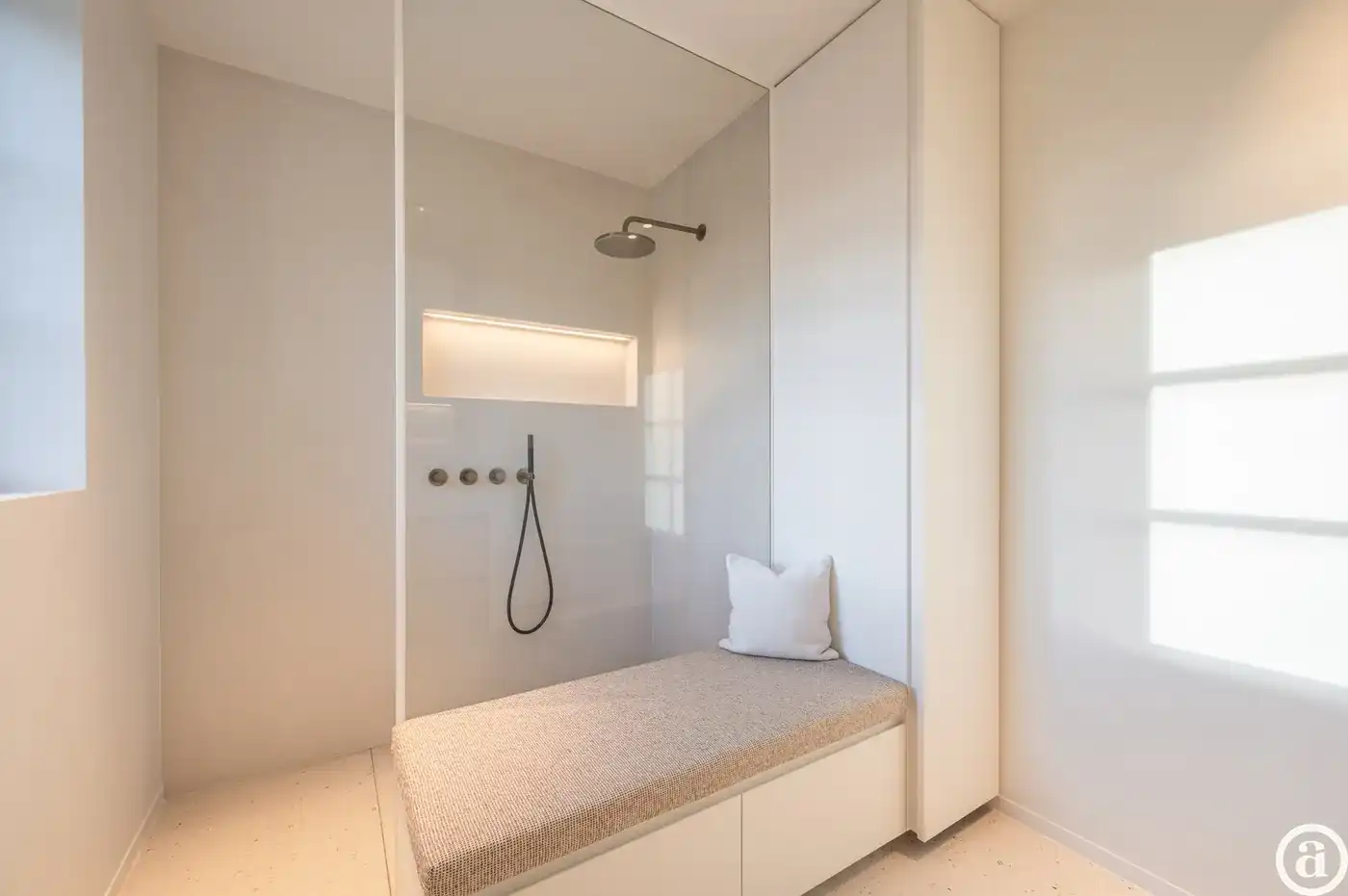 Instapklare nieuwbouwvilla met 5 slaapkamers en zuidgerichte tuin.  foto 26