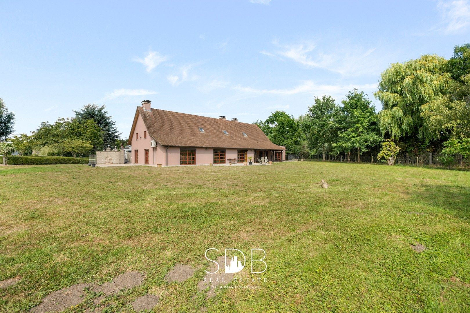 Hedendaagse villa met gezinstuin en graslanden op 7.496m² foto 31