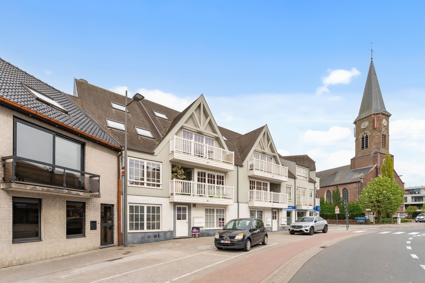 Instapklaar duplexappartement met staanplaats foto {{pictureIndex}}