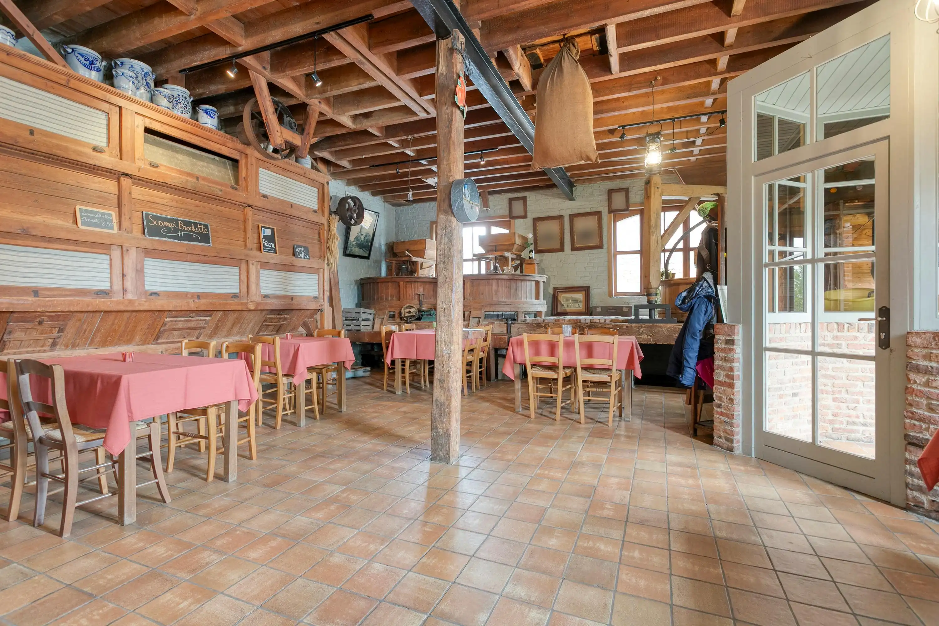 Horecazaak met appartement in Heuvelland te koop foto 9