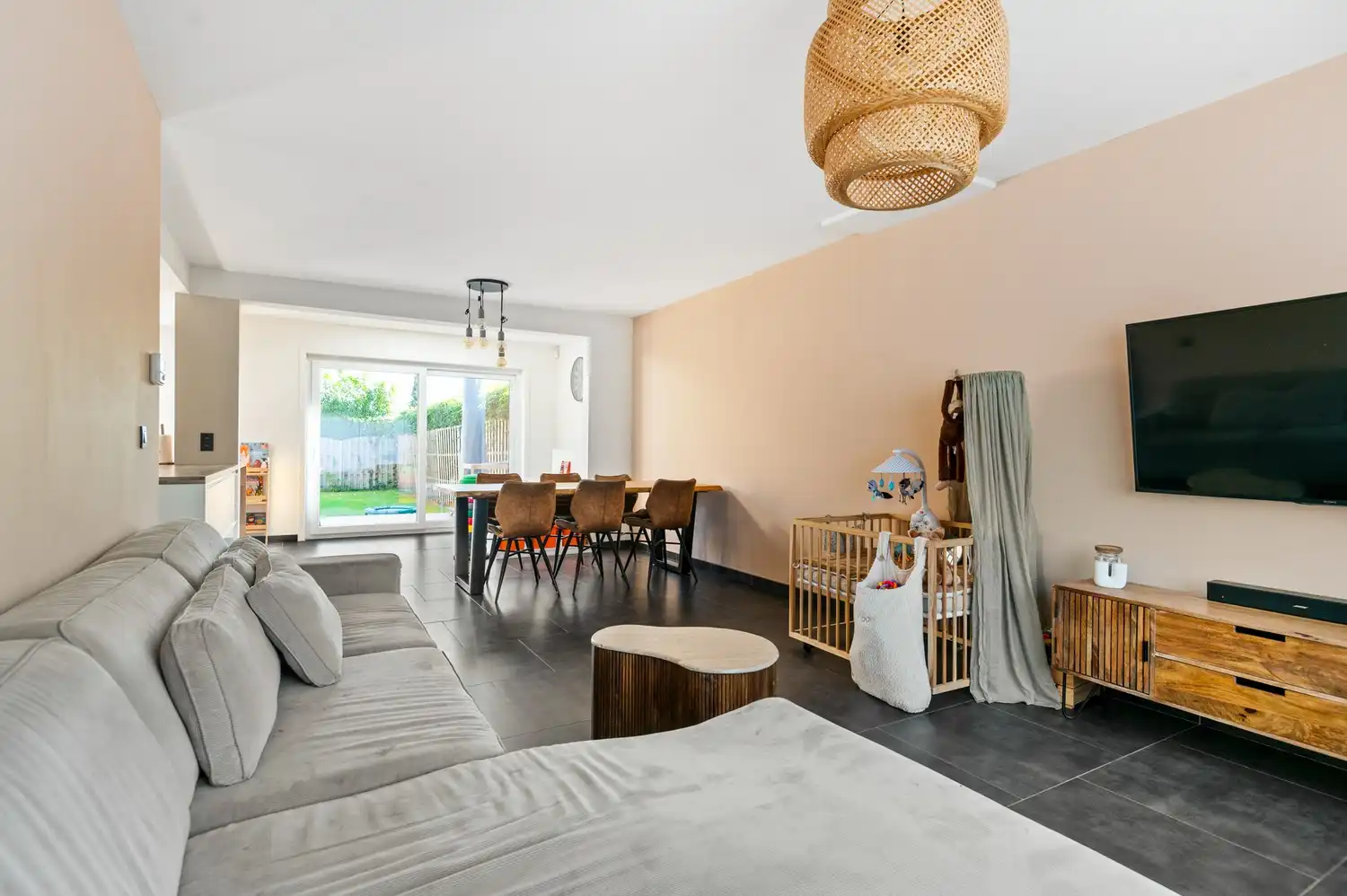 Ruime, halfopen woning met 3 slpks, tuin en garage in Lier! foto 8