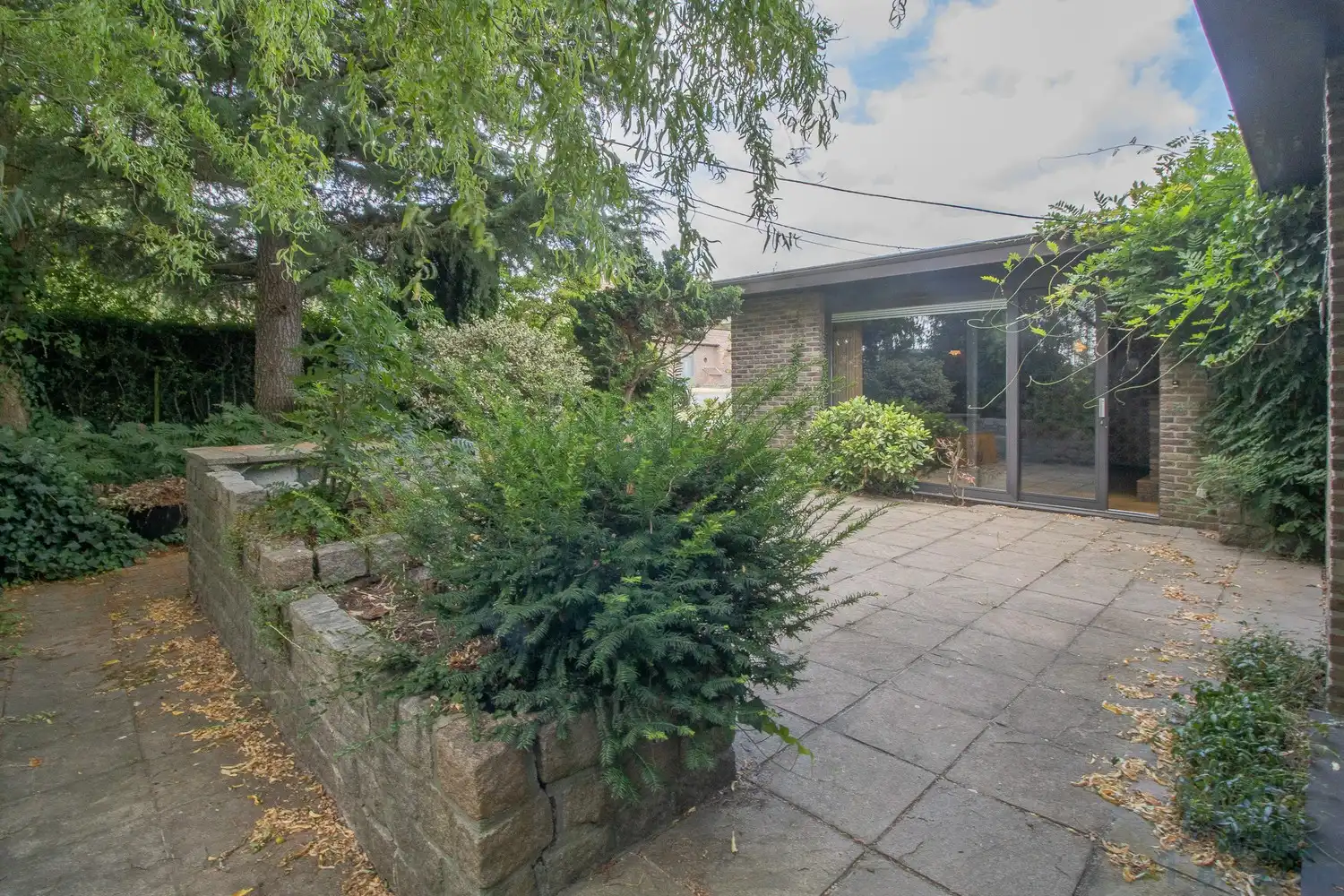 Bungalow te koop in Rekkem met 2 slaapkamers, garage en een prachtig perceel van 540m². foto 3