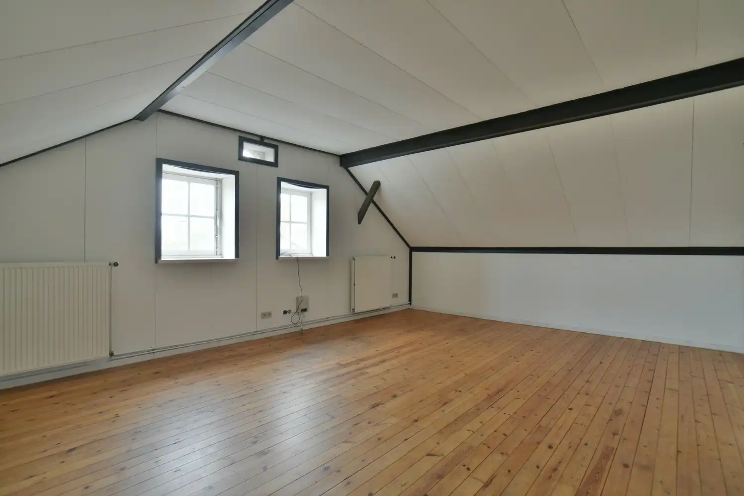 Karaktervolle hoeve met schuur, binnenkoer en prachtige tuin vlakbij Maastricht foto 34