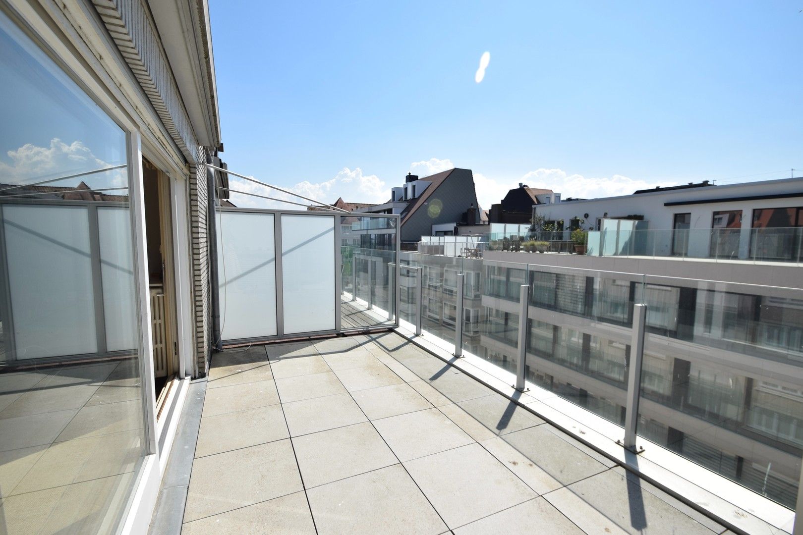 Lichtrijk appartement op een topligging met zijdelings zeezicht, vlakbij het Driehoeksplein. foto 5