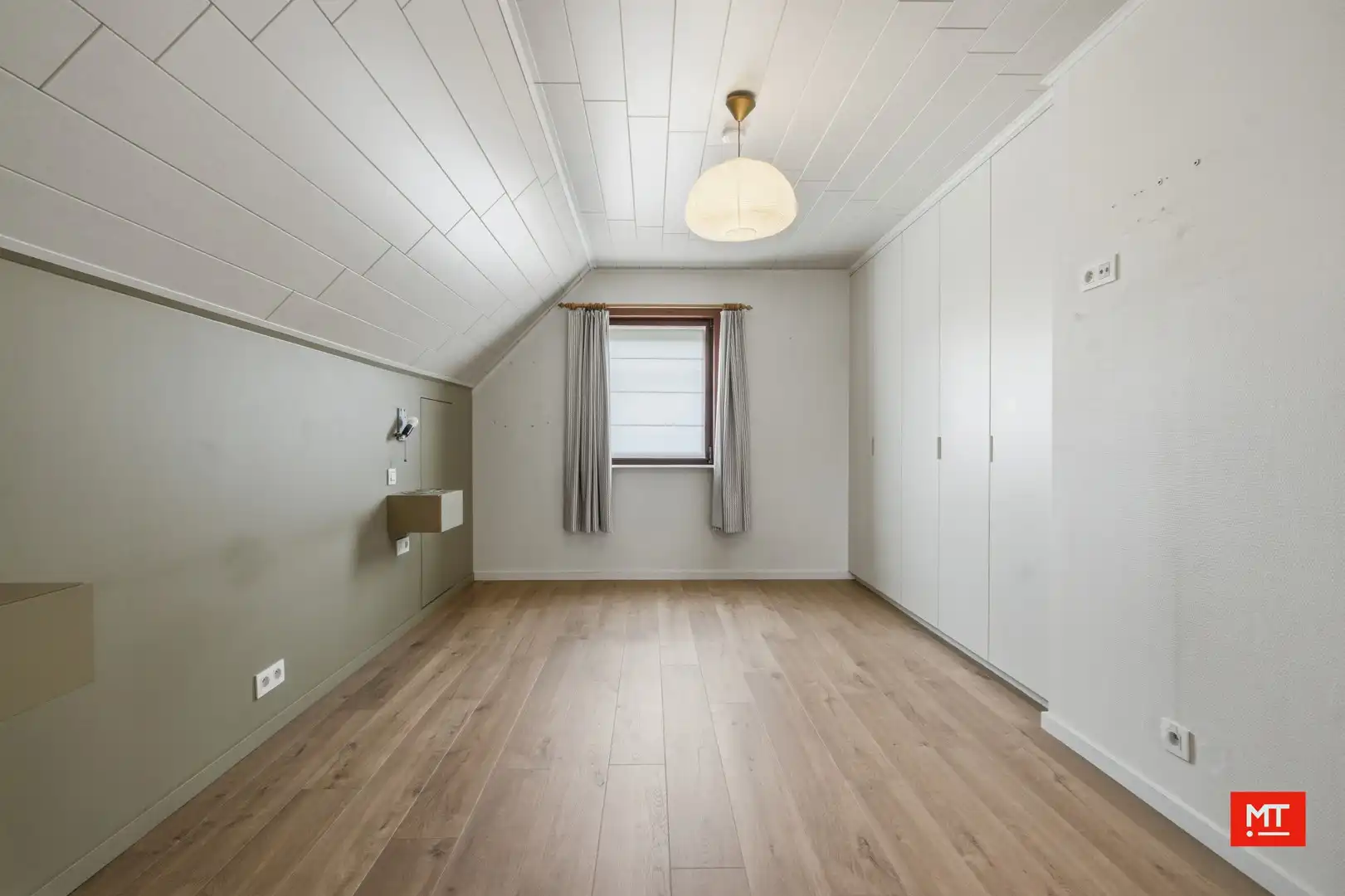 Alleenstaande woning met 4 slaapkamers, zonnige tuin en garage op de Molenhoek foto 11
