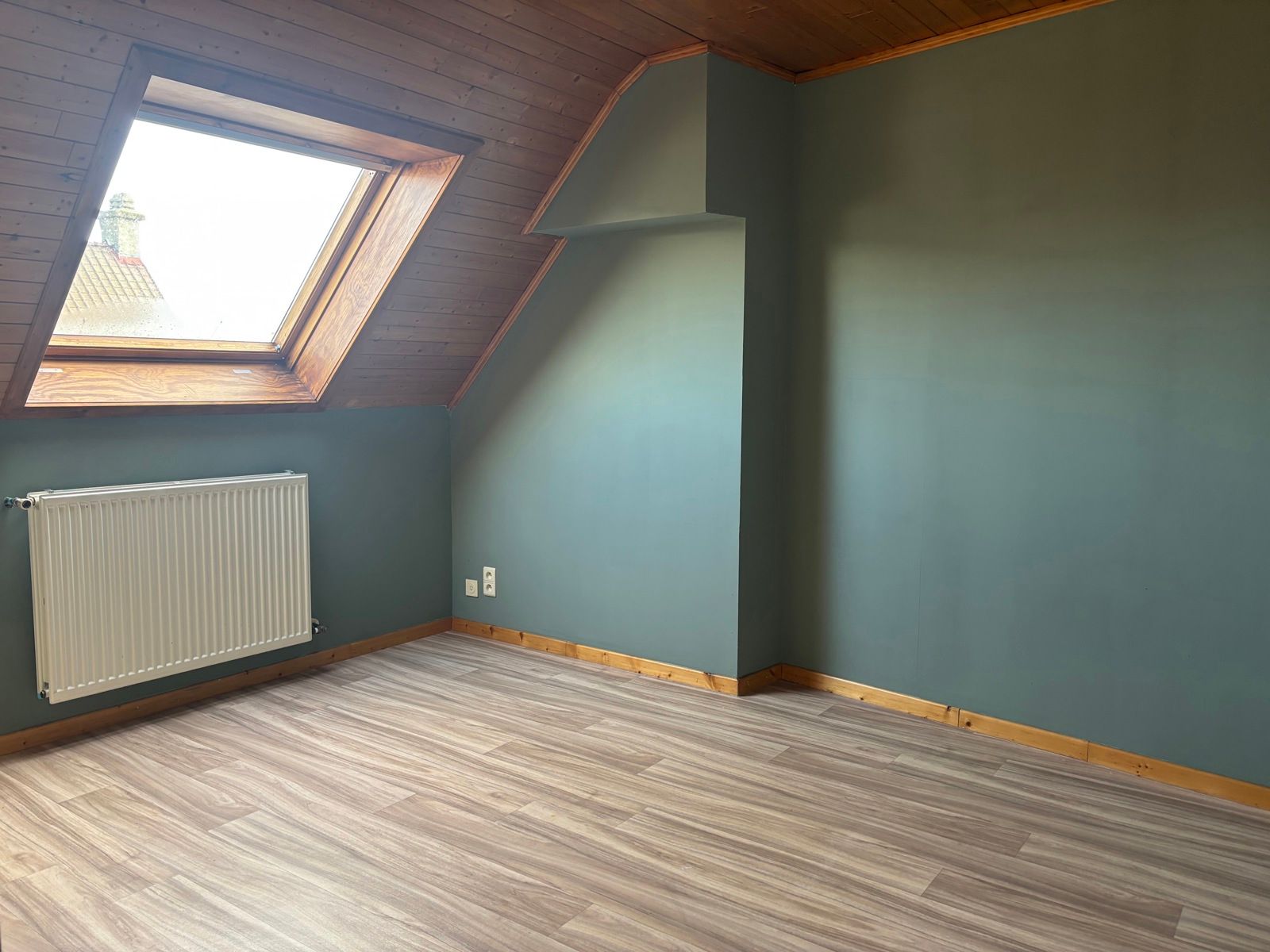 Ruim en lichtrijk dakappartement te huur in hartje Deinze foto 9