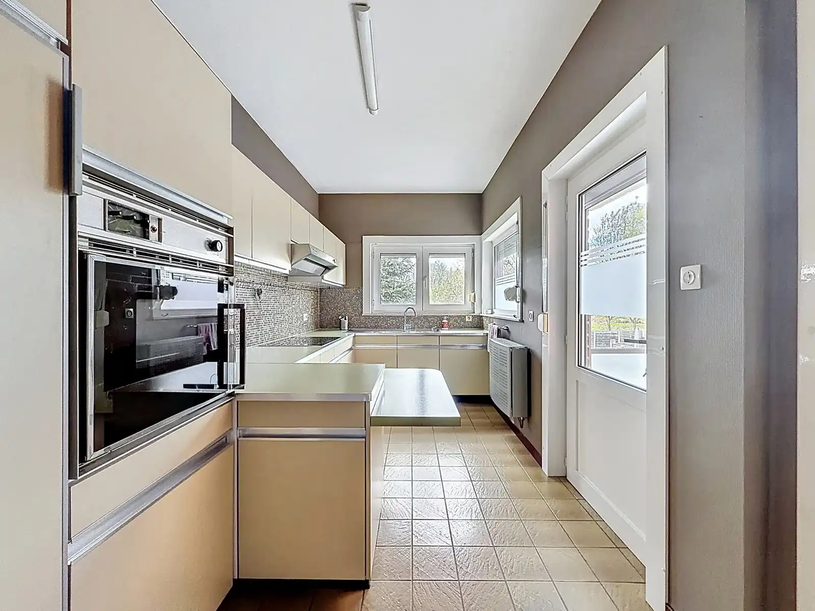 Rustig gelegen, Ruime Woning MET 3 SLPK, Tuin én Garage! foto 7