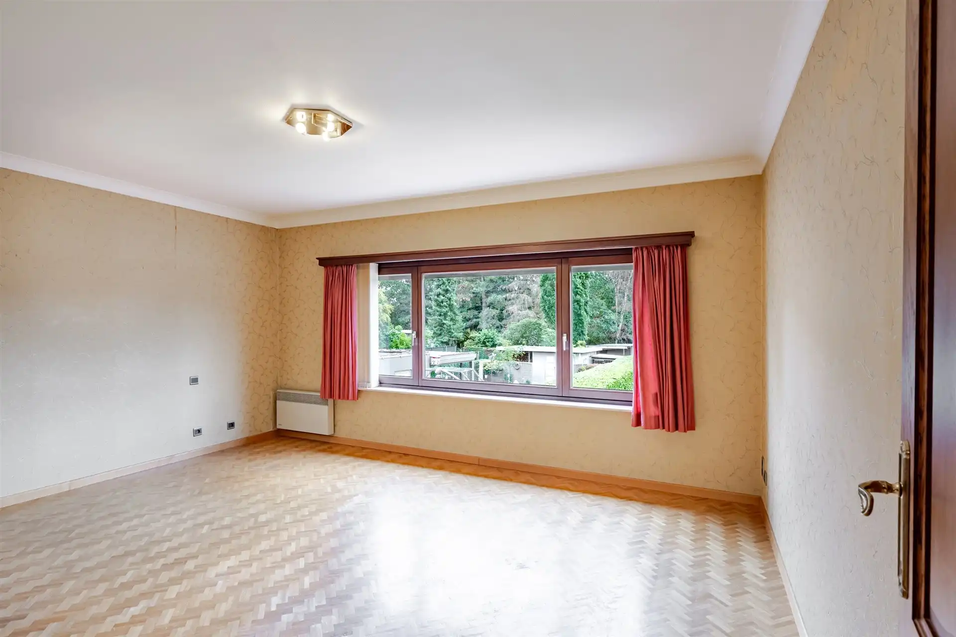 Halfopen bebouwing met 3 slaapkamers en ruime garage foto 11