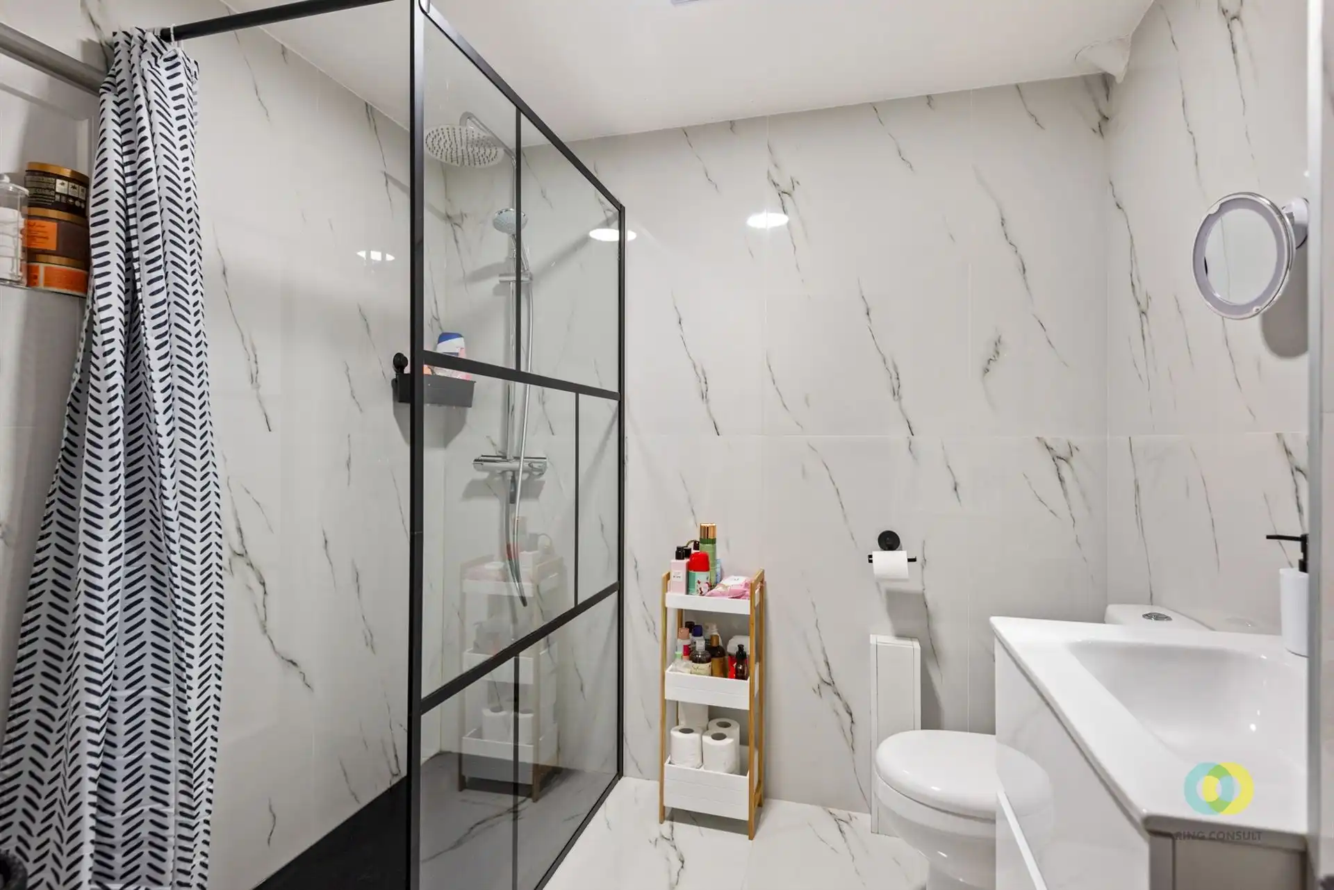 appartementsgebouw met drie units foto 10