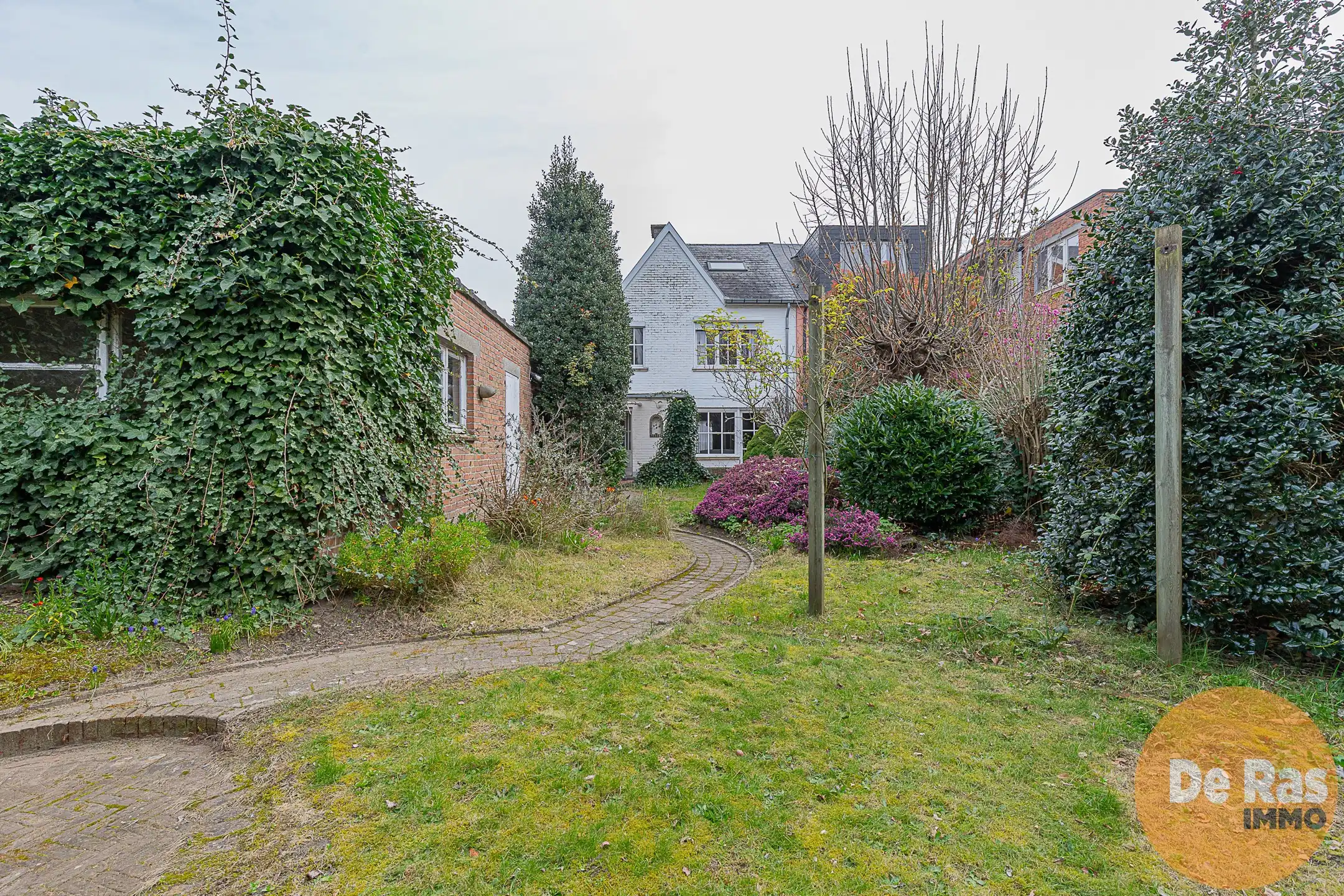 WETTEREN - Solide, te renoveren woning met 4 kamers en tuin foto 24