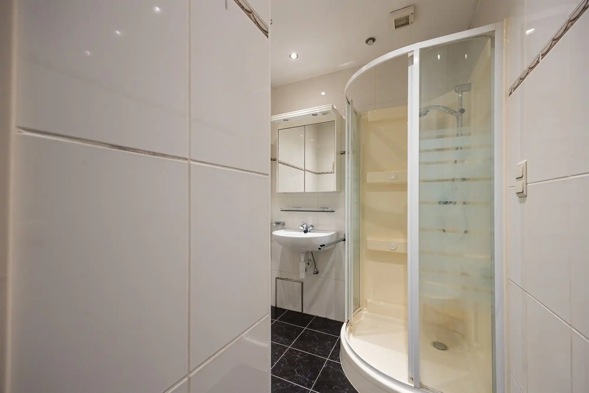 Instapklaar GLV-app met tuin èn garage foto 11