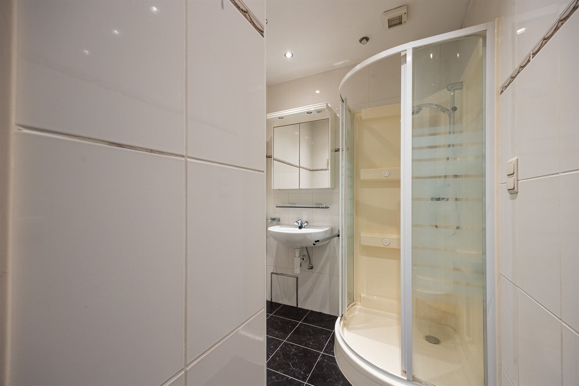 Instapklaar GLV-app met tuin èn garage foto 11