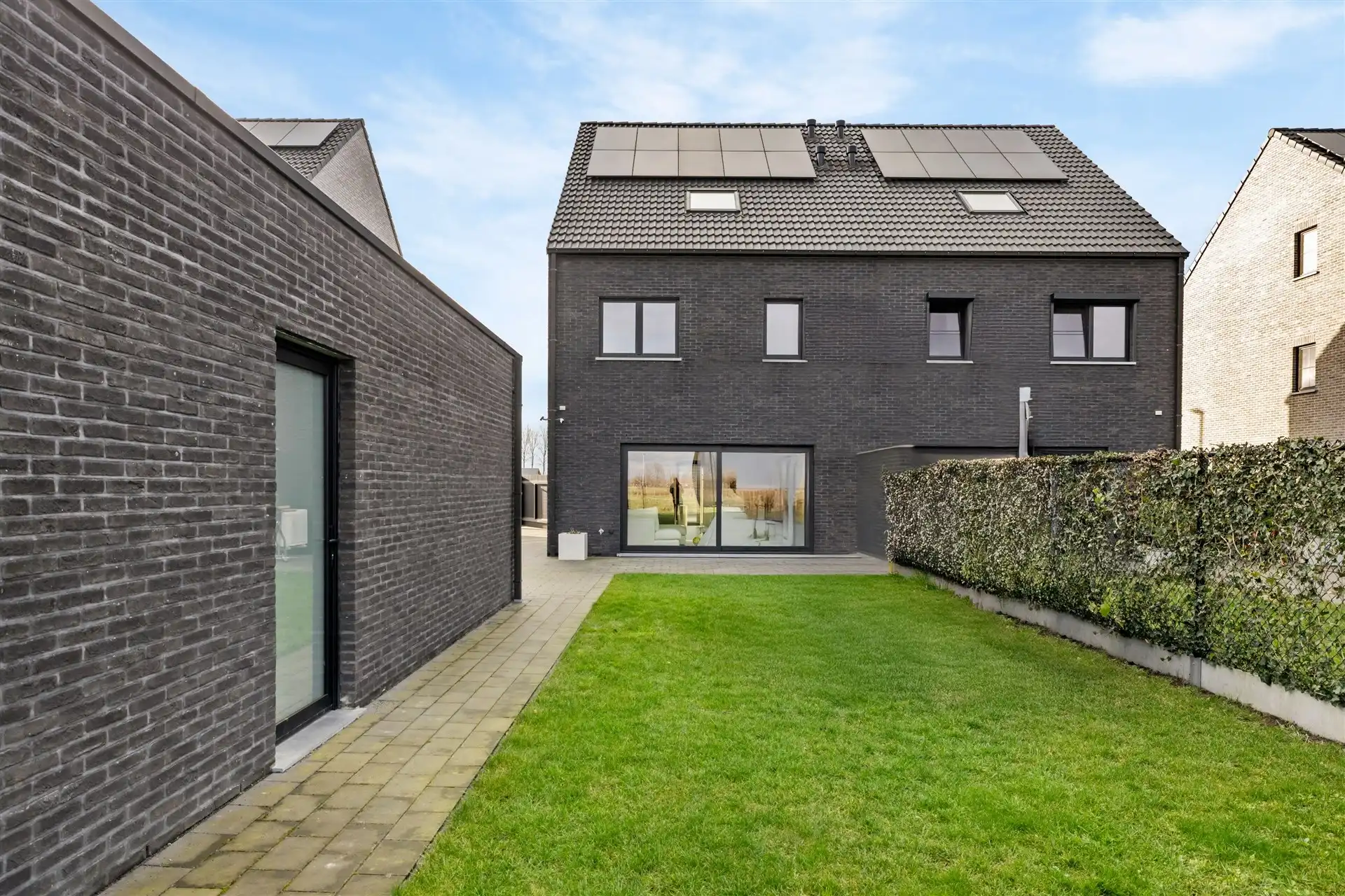 Recente gezinswoning met 5 slaapkamers en losstaande garage op een mooi perceel van 465m² foto 5