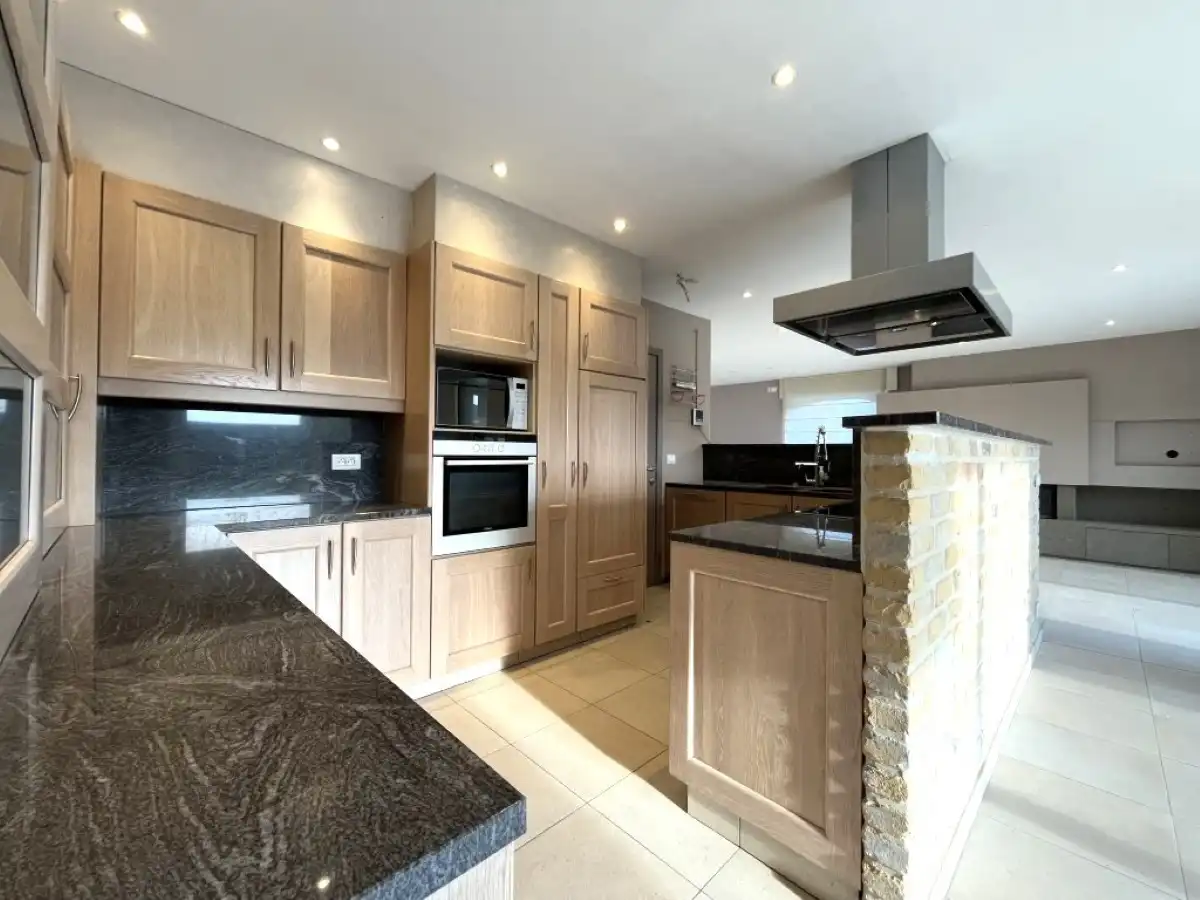 Moorslede – Villa in Spaanse stijl met dubbele garage en 4 slaapkamers foto 5