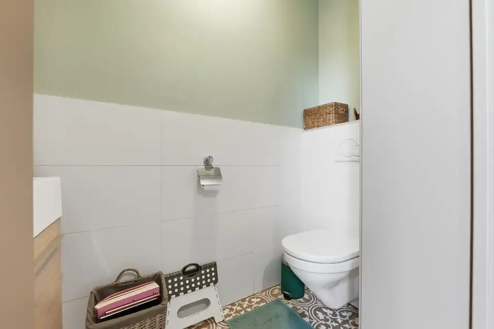 KNAP GERENOVEERDE GEZINSWONING MET 3 SLKS, TUIN EN CARPORT IN JEUK foto 6