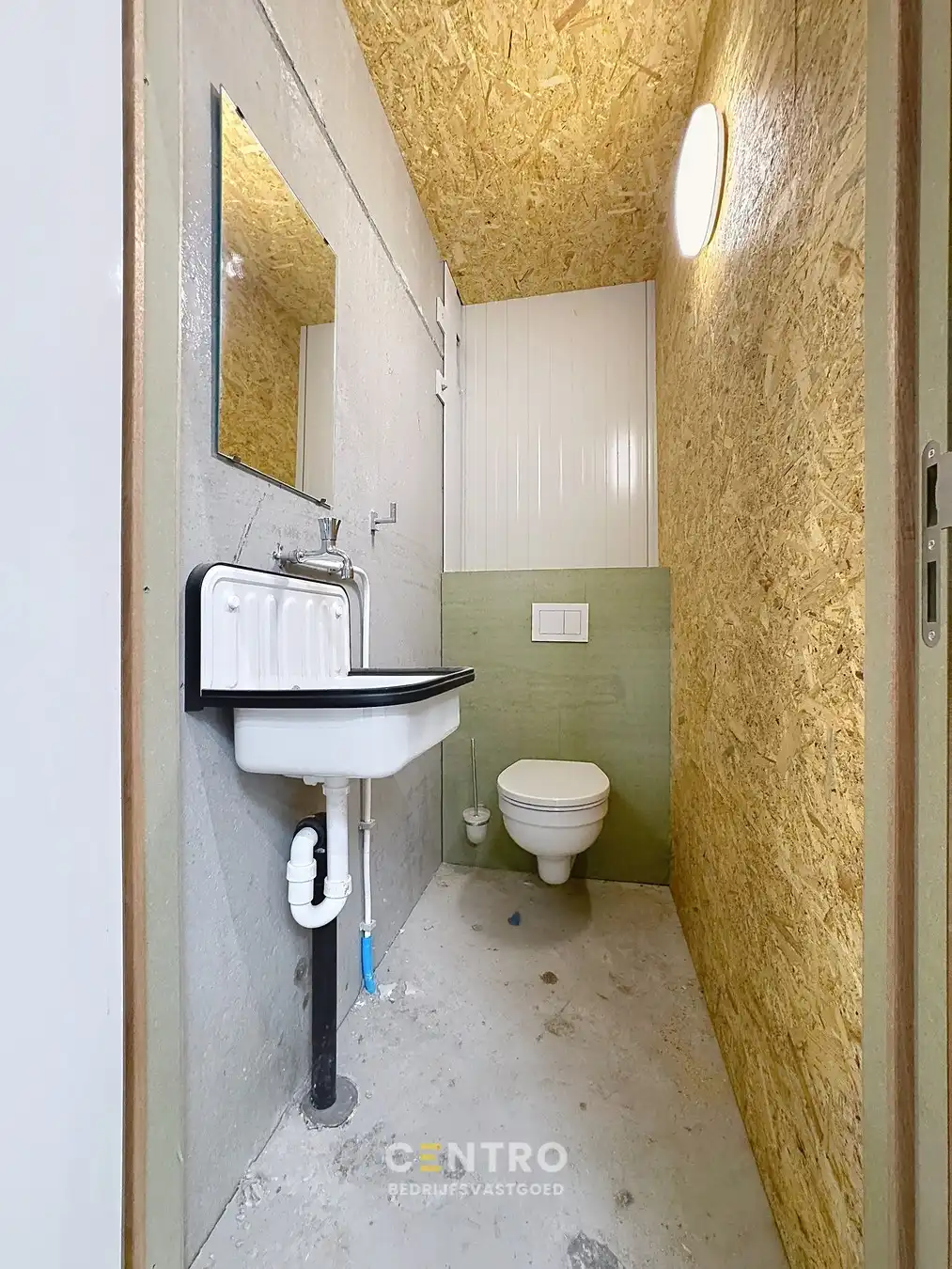 NB KMO-UNIT (359,8m²) te koop met 2 private parkeerplaatsen voor de deur, elektrische sectionaalpoort en sanitair blok op industriezone "Herdersbrug" te 8000 Brugge foto 9