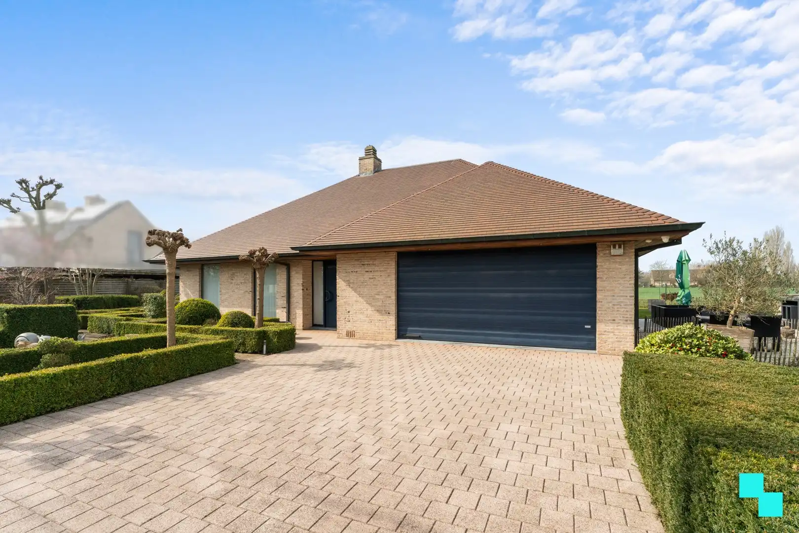 Ruime woning met loods in groene omgeving - Oekene foto 4