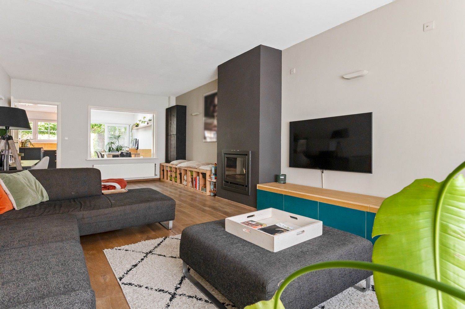 Instapklaar, ruim huis met 4 slaapkamers en tuin te koop in Schoten! foto 4