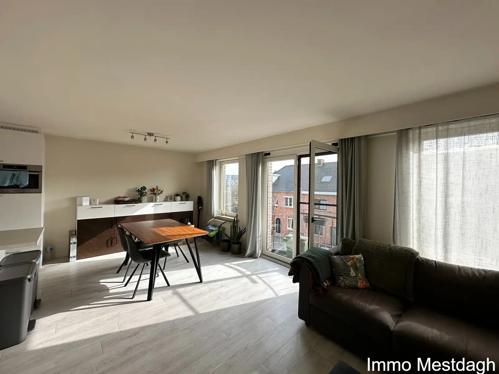 Stijlvol & Energiezuinig Appartement met Parking – Net buiten de Kleine Ring foto 4