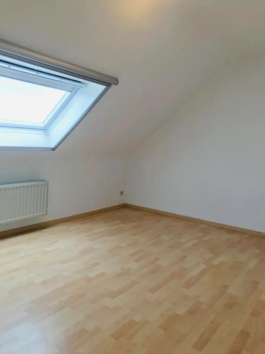 Mooi appartement nabij centrum Tienen met 2 slpks en garage. foto 9