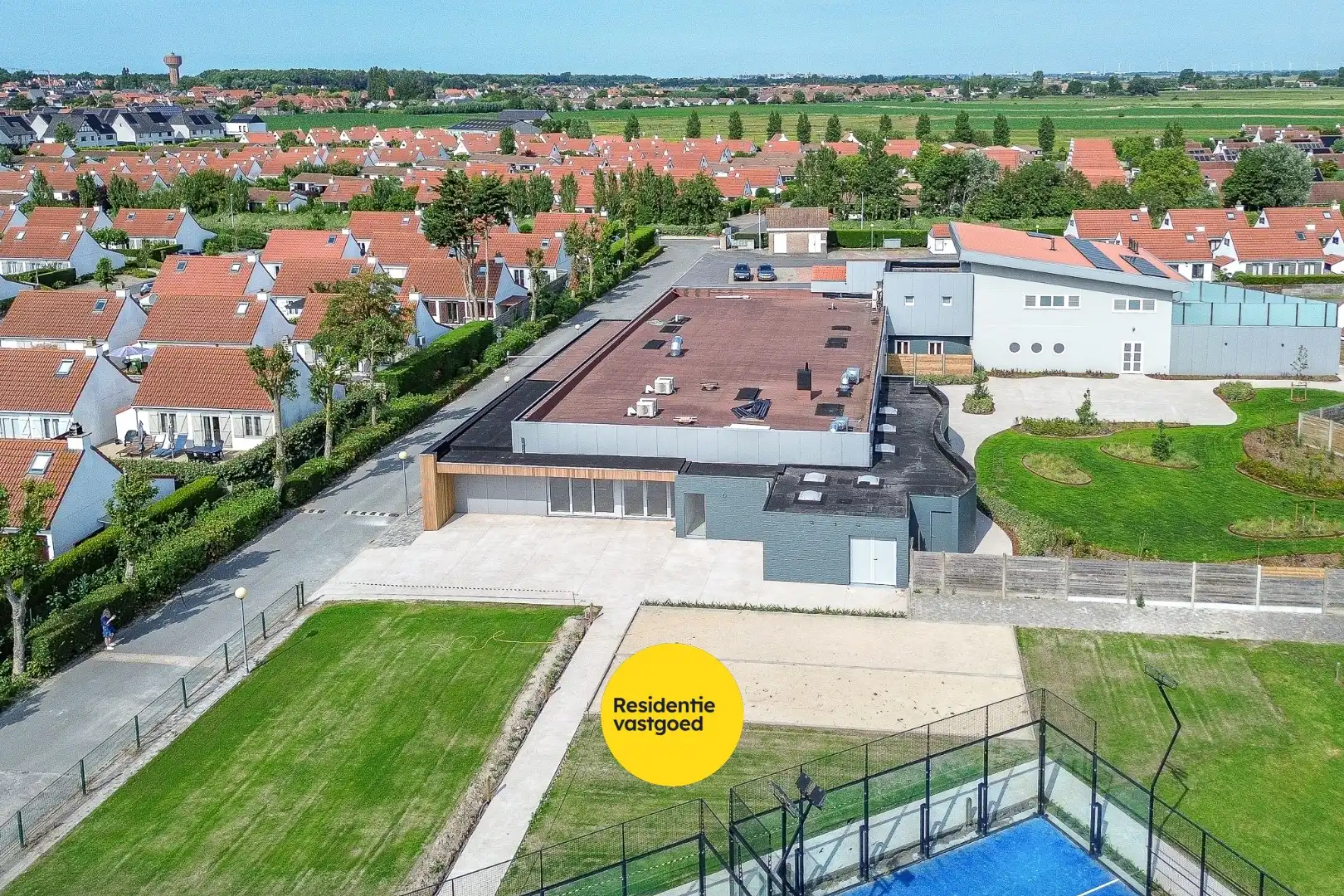Unieke opportuniteit: horecazaak met 3 padelterreinen, terrassen en tuin te huur! foto 8