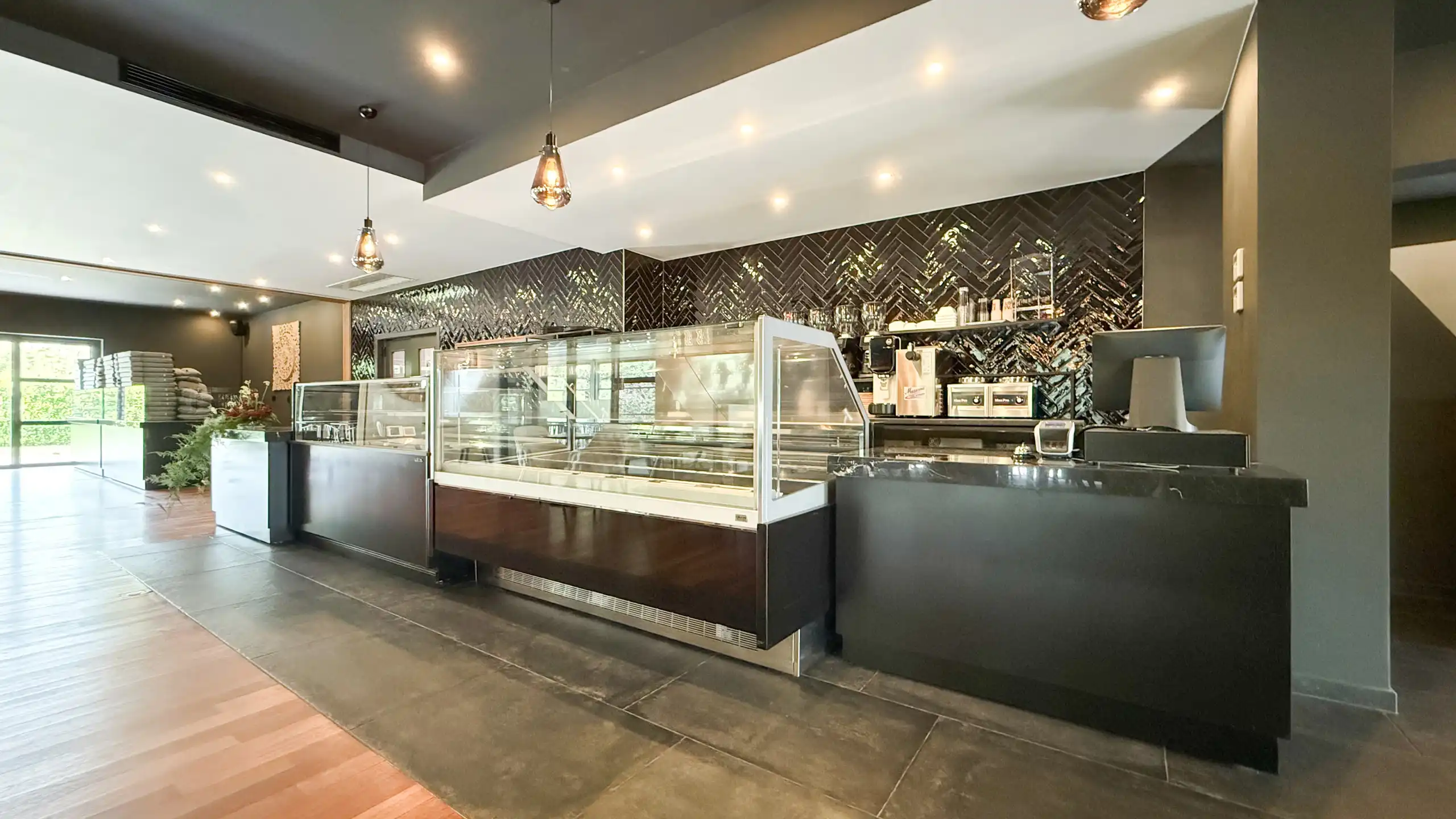 Prachtig handelspand met woonst op toplocatie (40are grond)! foto 5