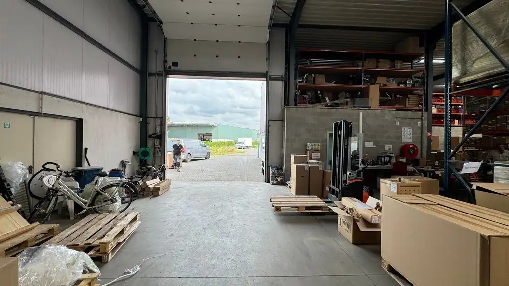 Loods met kantoor te huur nabij E313 te Wommelgem foto 3