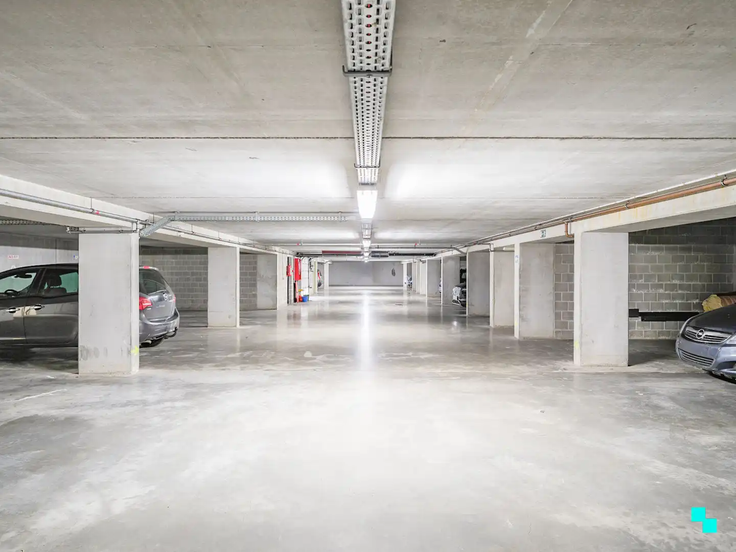 Lichtrijk duplexappartement met drie slaapkamers aan de rand van Gent foto 24