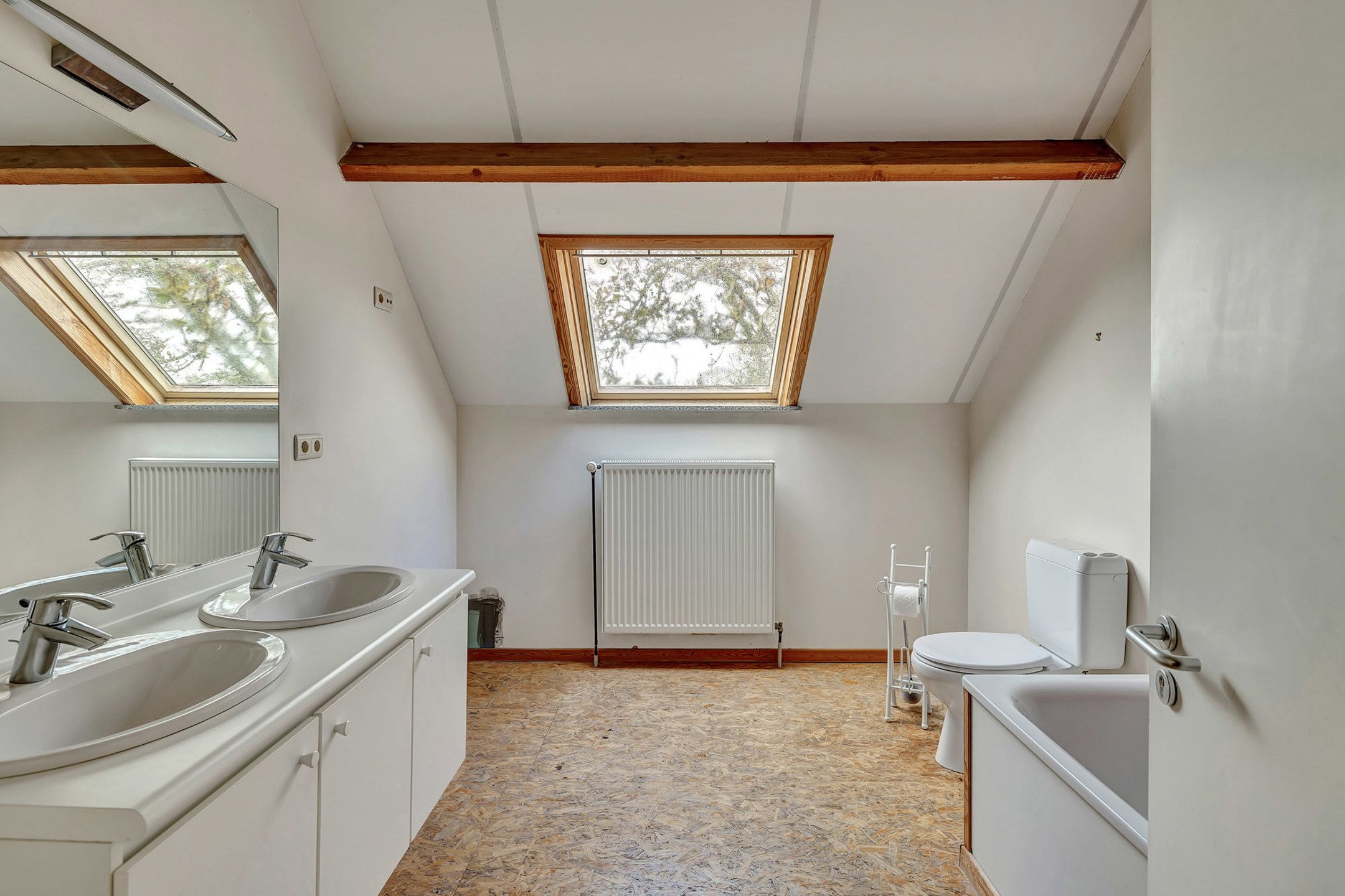 Fantastisch gerenoveerde hoeve met binnenzwembad foto 25