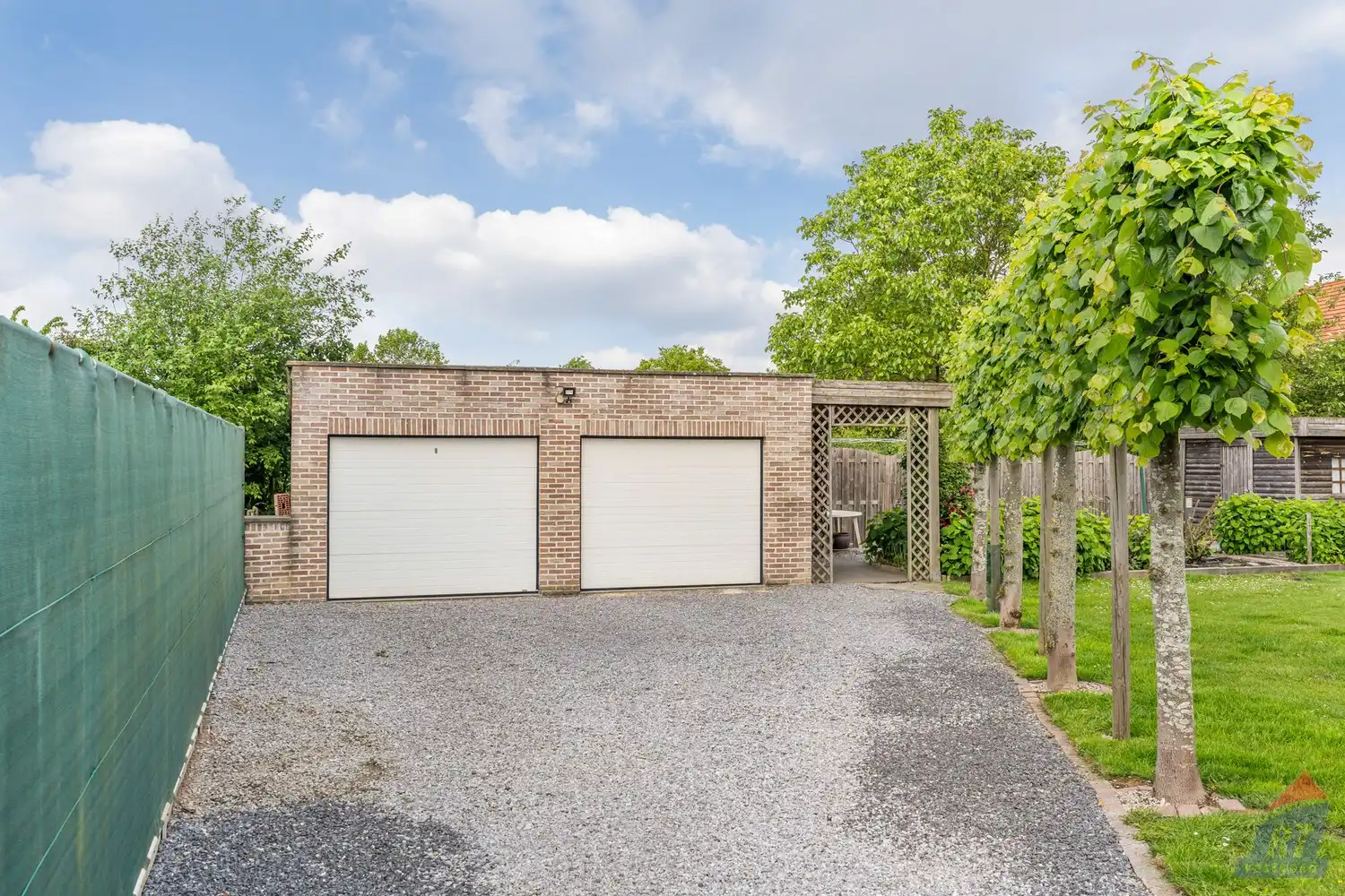 Instapklare open bebouwing met 4 slaapkamers, ruime tuin en dubbele garage in het groene Sint-Truiden foto 23