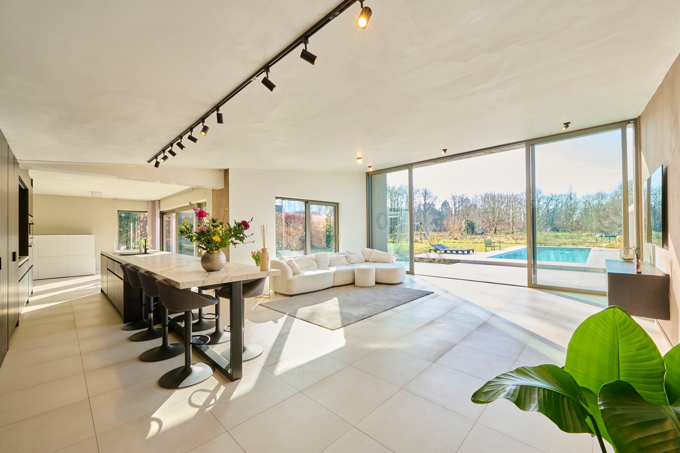 Volledig verbouwde woning met zwembad foto 5