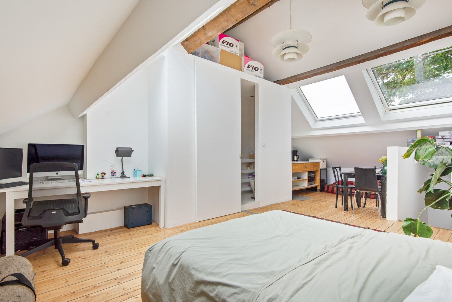Karaktervol herenhuis met 3 slaapkamers, 2 badkamers, terras en garage. foto 25