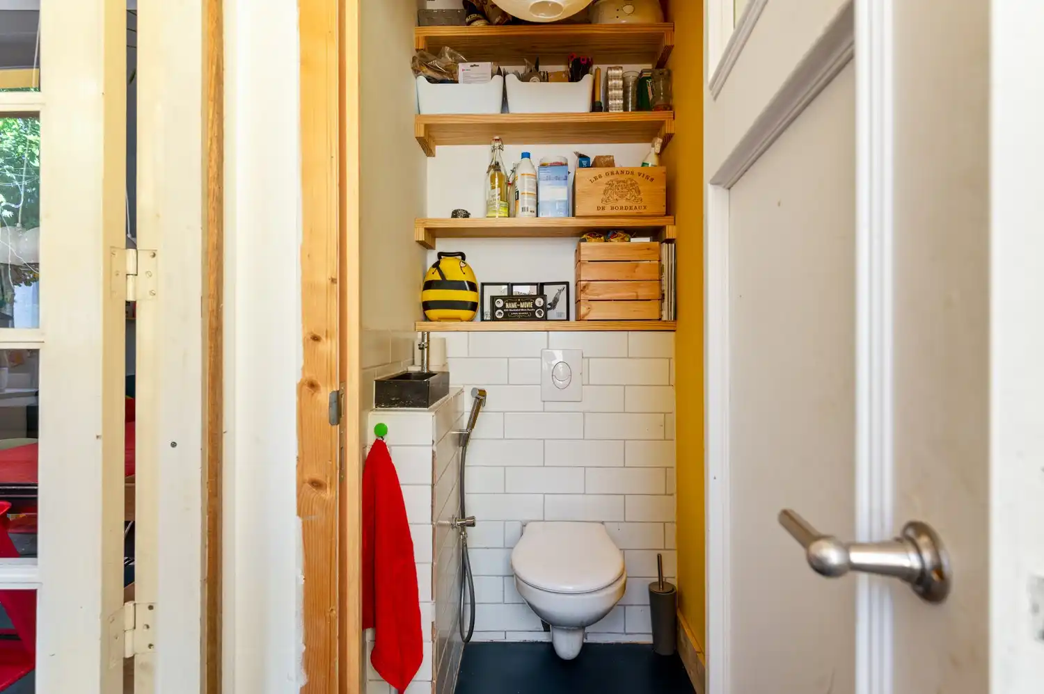 Charmante gezinswoning met 3 slaapkamers en stadskoer in hartje Borgerhout foto 9