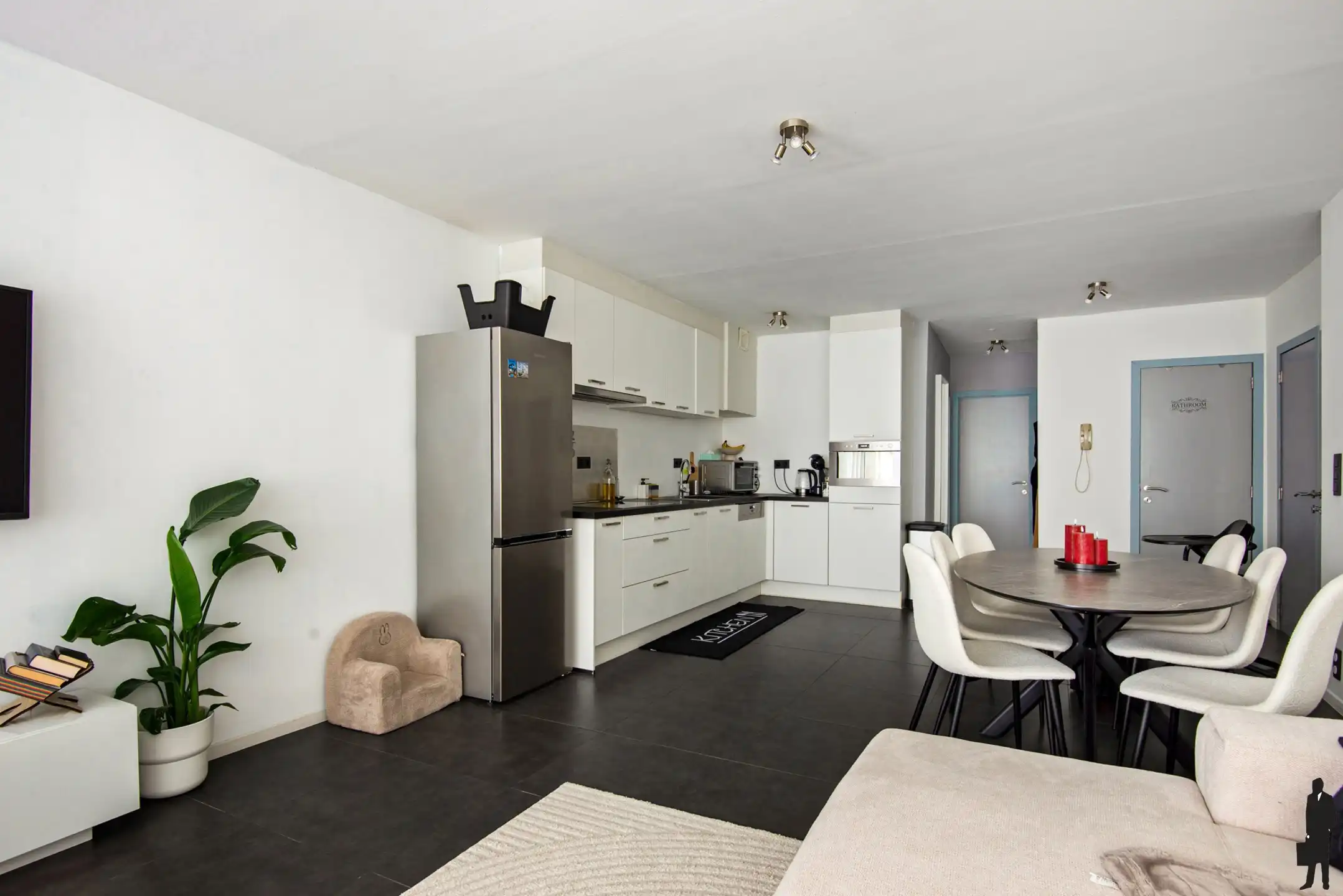 Instapklaar gelijkvloers appartement (81m²) met 2 slk’s, private parkeerplaats en kelderberging. foto 6