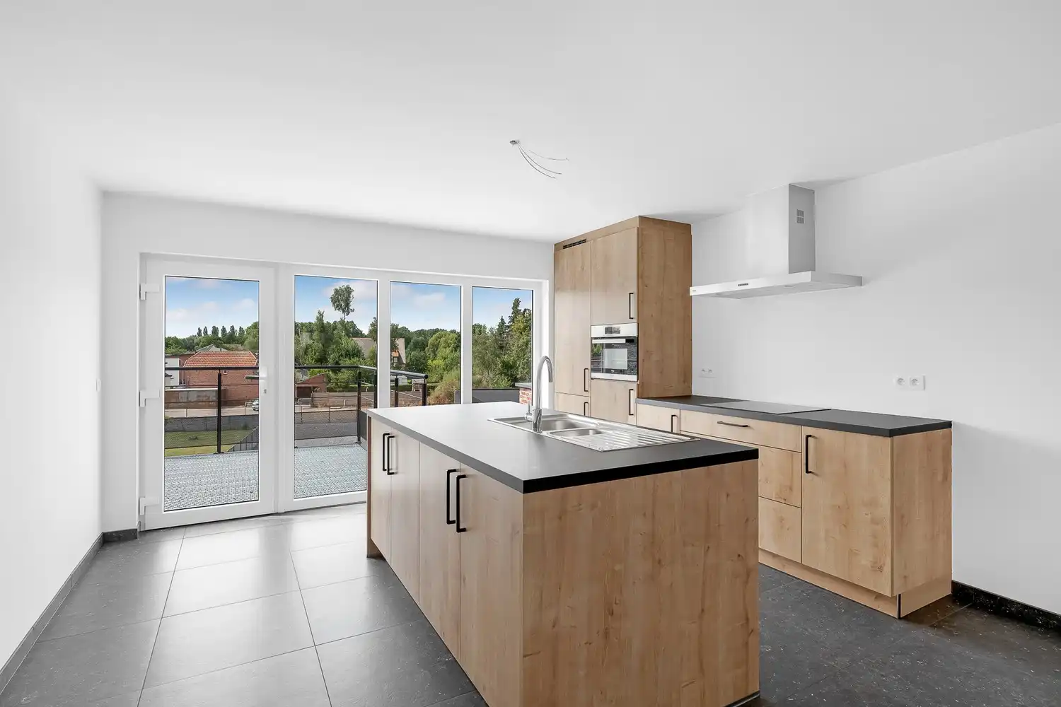 Gerenoveerd appartement met 2 slpkrs foto {{pictureIndex}}