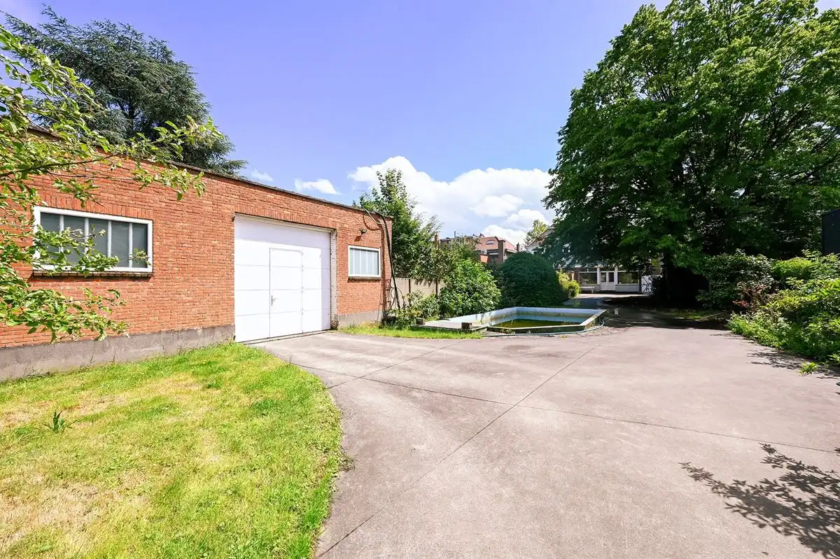 Te renoveren woning en magazijnen op 3100m² foto 8