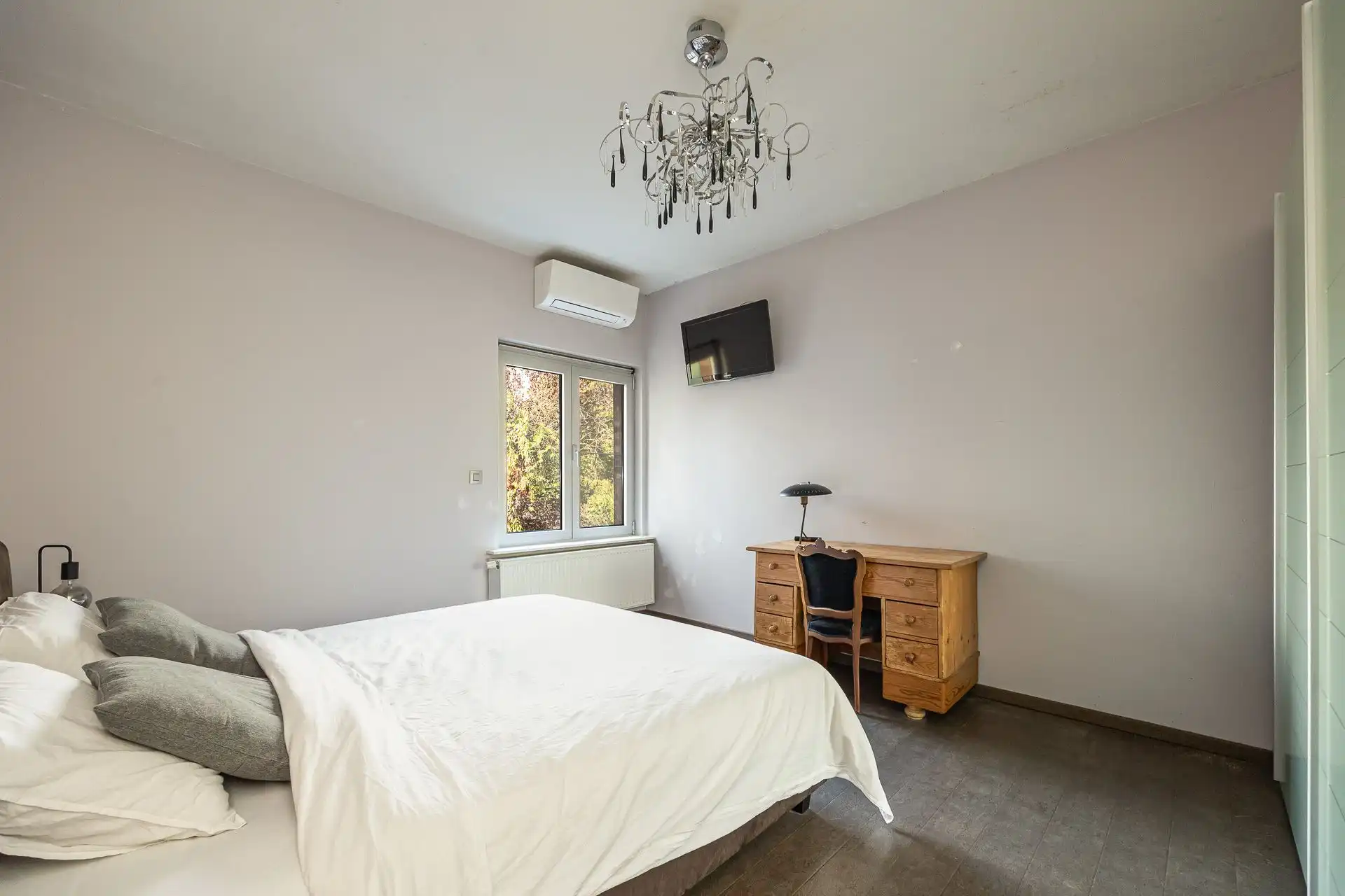 Volledig gerenoveerde gezinswoning met 5 slpks te Kontich foto 14