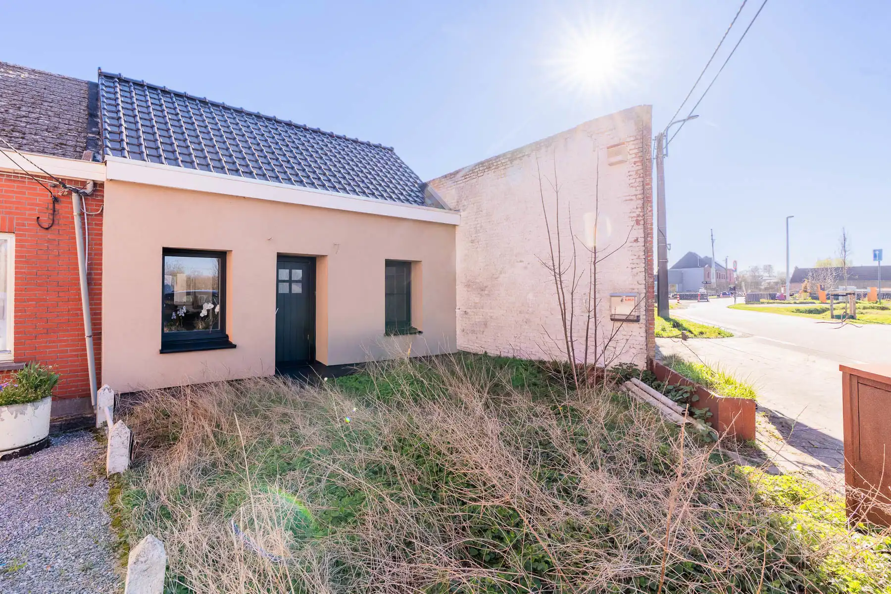 Centraal gelegen instapklare woning met tuin foto {{pictureIndex}}